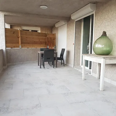 Holiday home Maison T2 500m De La